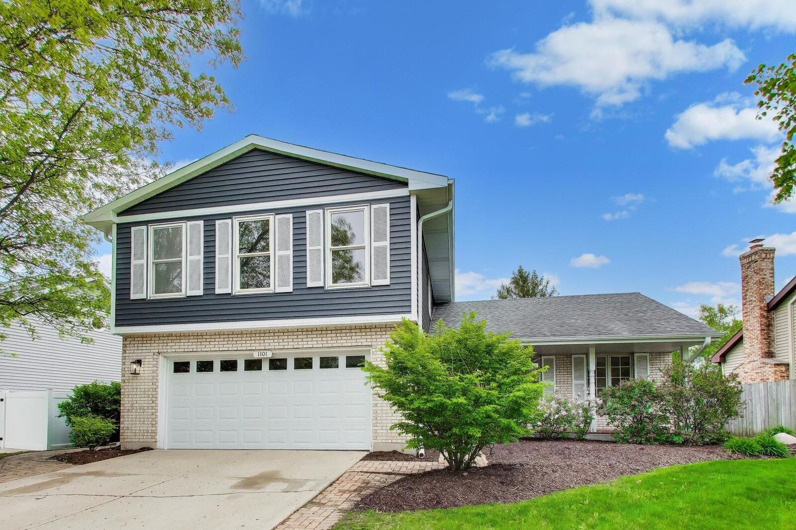 Property Photo:  1101 Oakwood Drive  IL 60559 