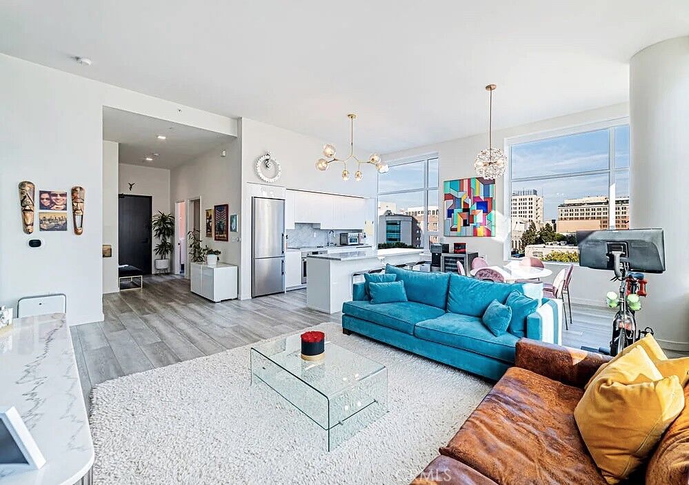 Property Photo:  1050 SE Grand  CA 90015 