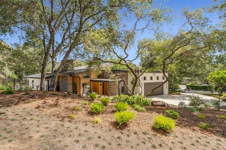 Property Photo:  888 Oakglade  CA 91016 