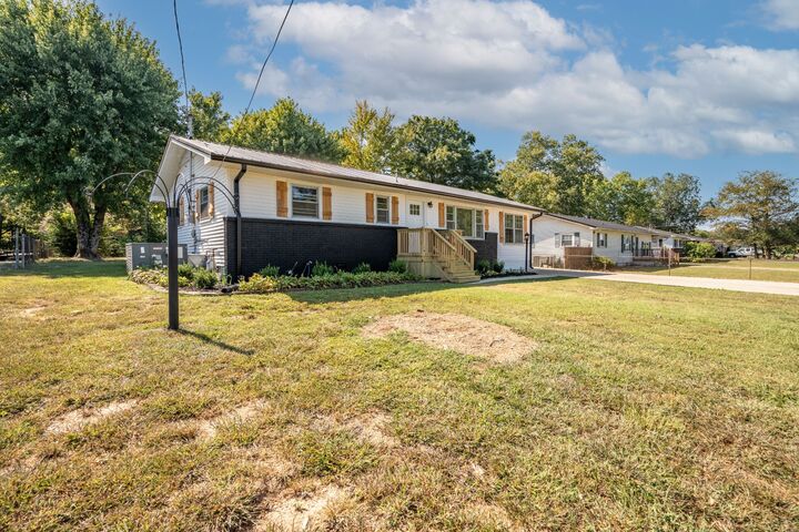 Property Photo: 530 N Main St TN 38469