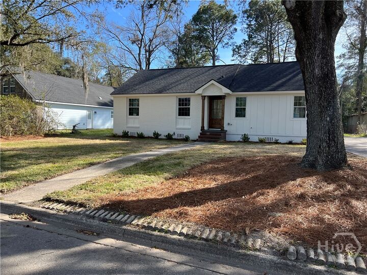 Property Photo:  233 E Derenne Avenue  GA 31405 