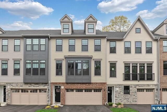 Property Photo:  92 Cinnamon Drive  NJ 07458 