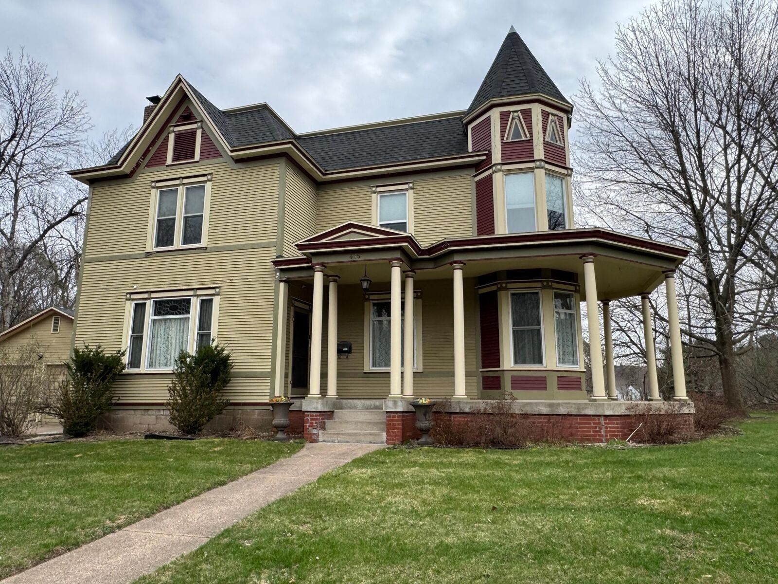 Property Photo:  435 Jefferson Street  WI 54701 