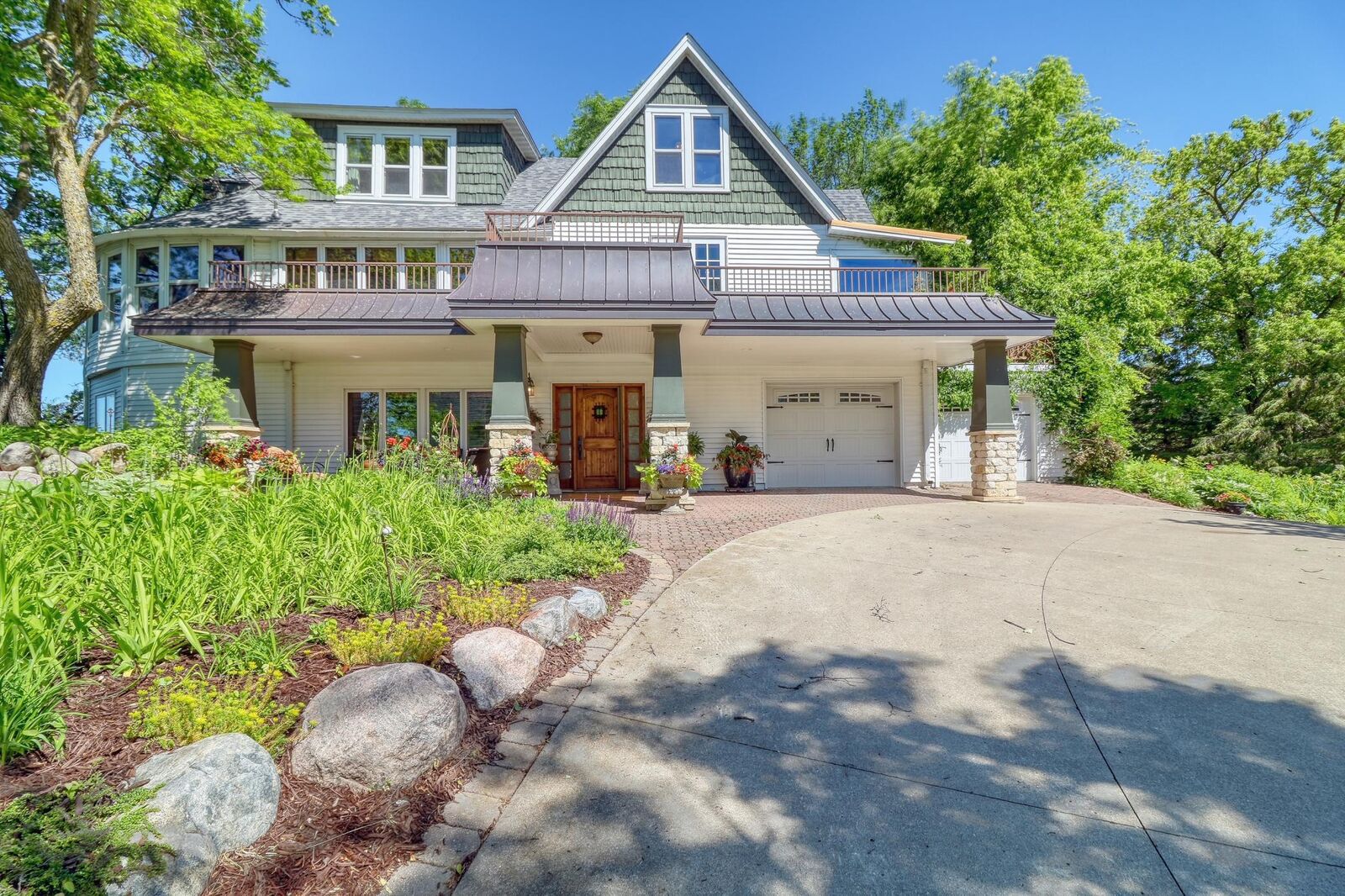 Property Photo:  1812 E Shore Drive  MN 56501 