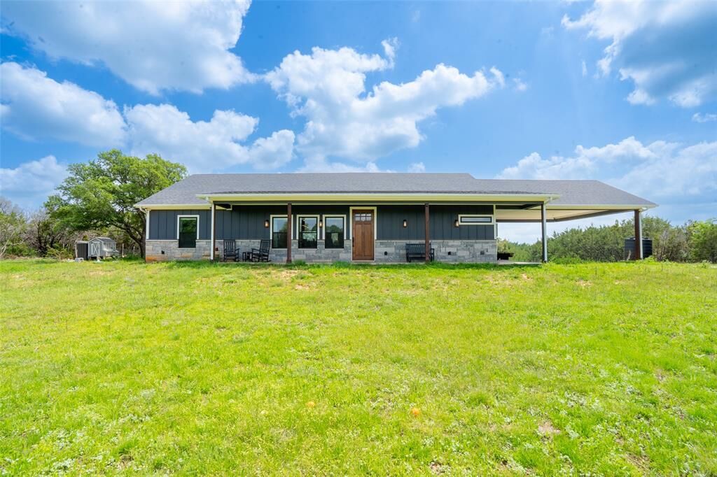 Property Photo:  1260 Private Road 1656  TX 76401 