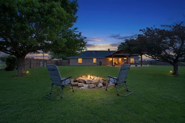 Property Photo:  328 E Vaughn Road  TX 76031 