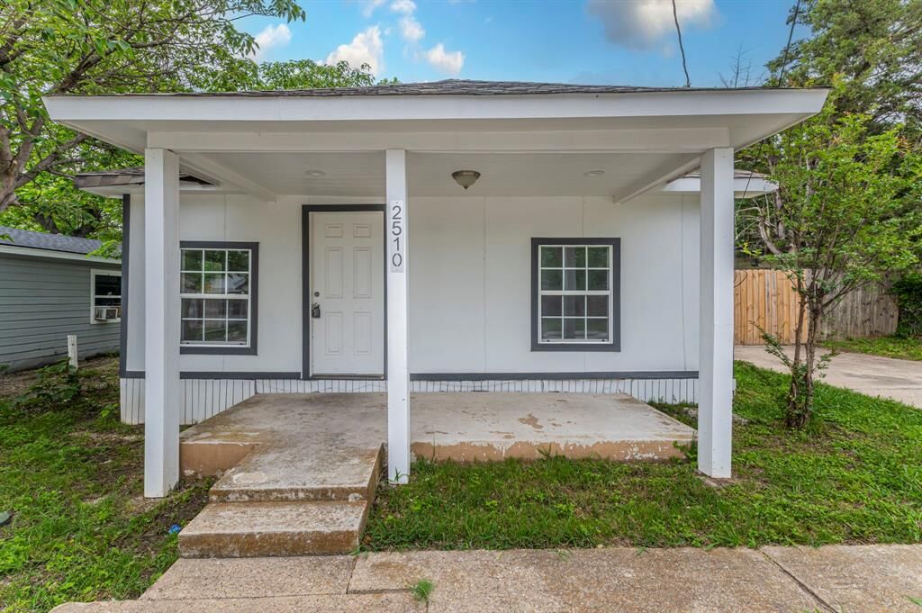 Property Photo:  2510 Wilhurt Avenue  TX 75216 