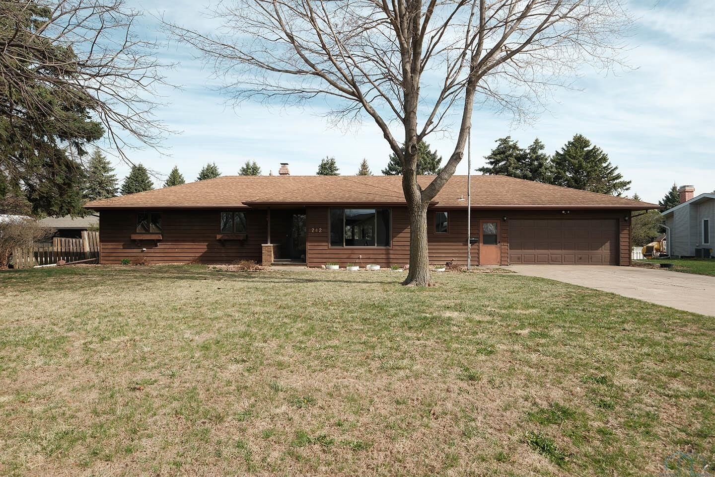 Property Photo: 242 12th Street SE IA 51250