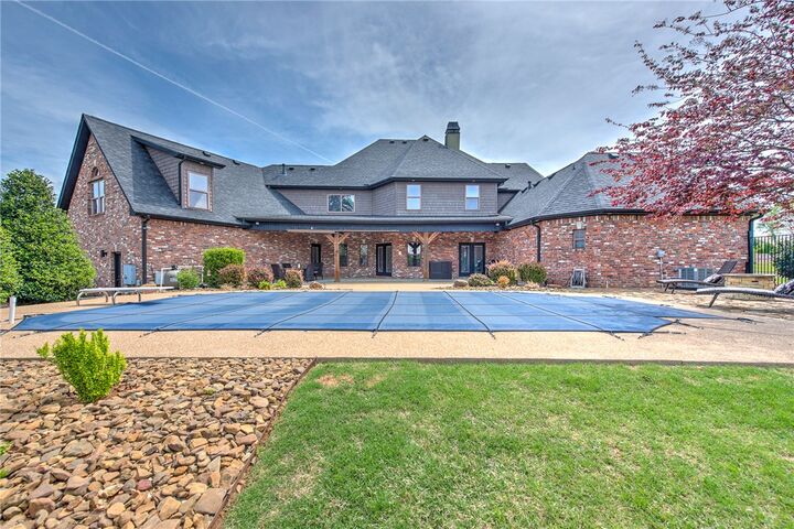 Property Photo:  1816 S 27th Place  AR 72758 