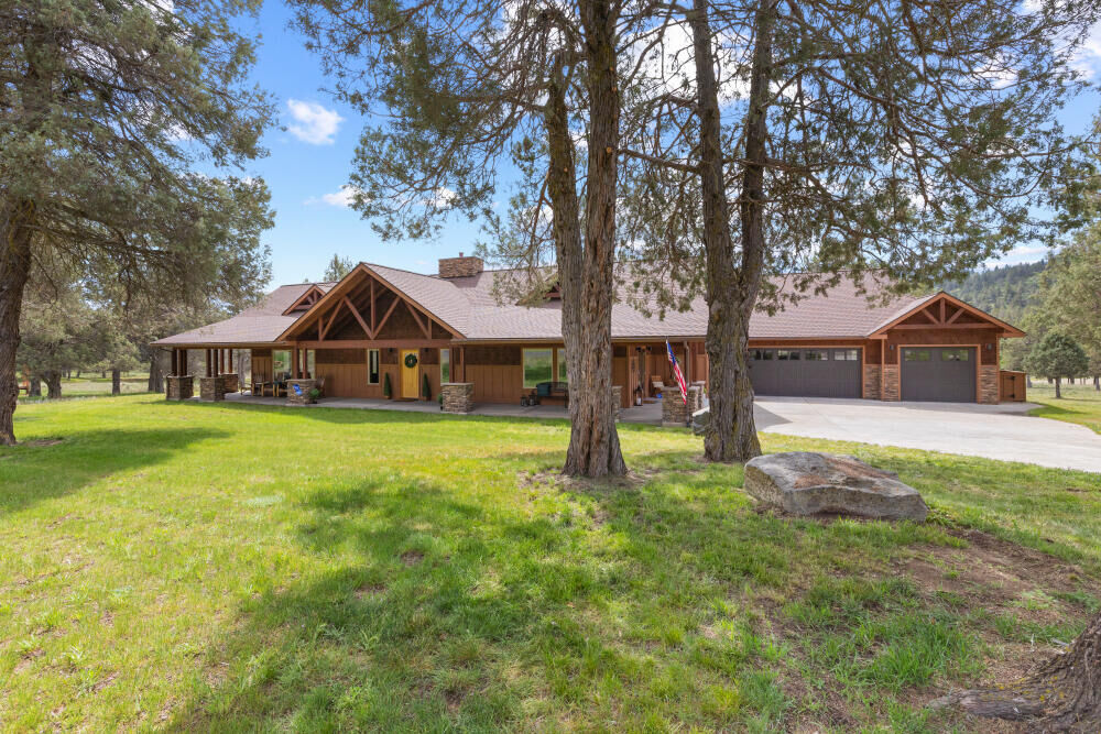 Property Photo:  1164 Paper Birch Way  OR 97601 