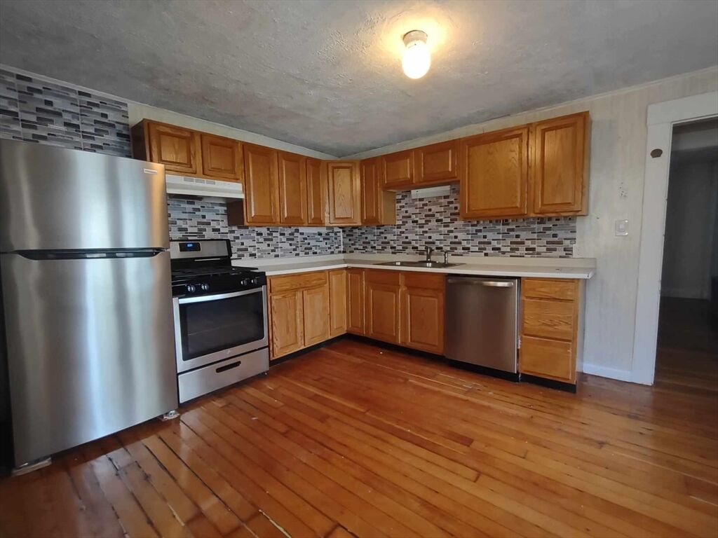 Property Photo:  16 Kilby St 3  MA 01801 