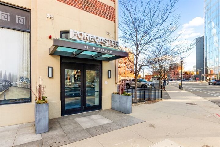 Property Photo:  121 Portland St 902  MA 02114 