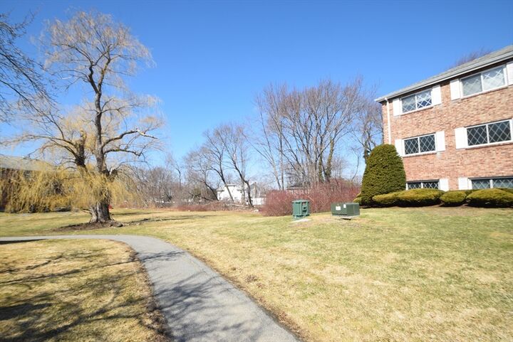 Property Photo:  21 Fernview Ave 8  MA 01845 