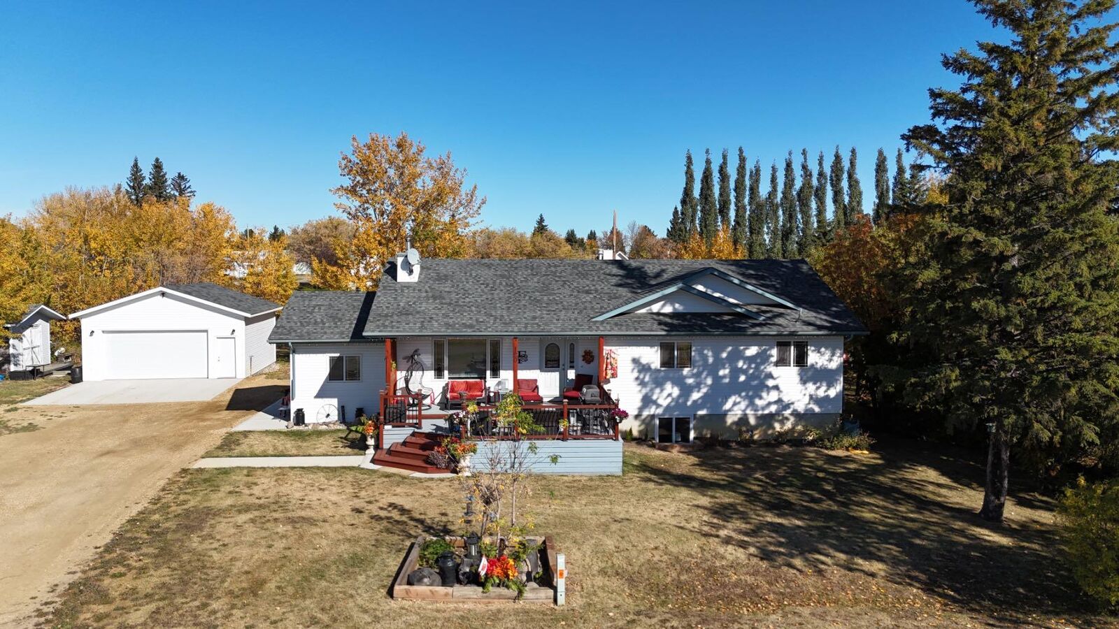 Property Photo:  120 Dominion Street  AB T0B 2M0 