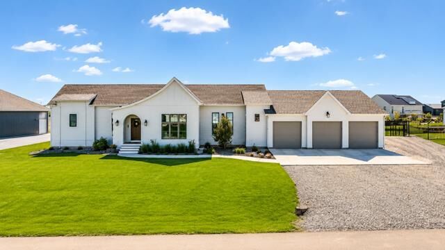 Property Photo: 5 Quarry Bank Road AB T0K 2S0