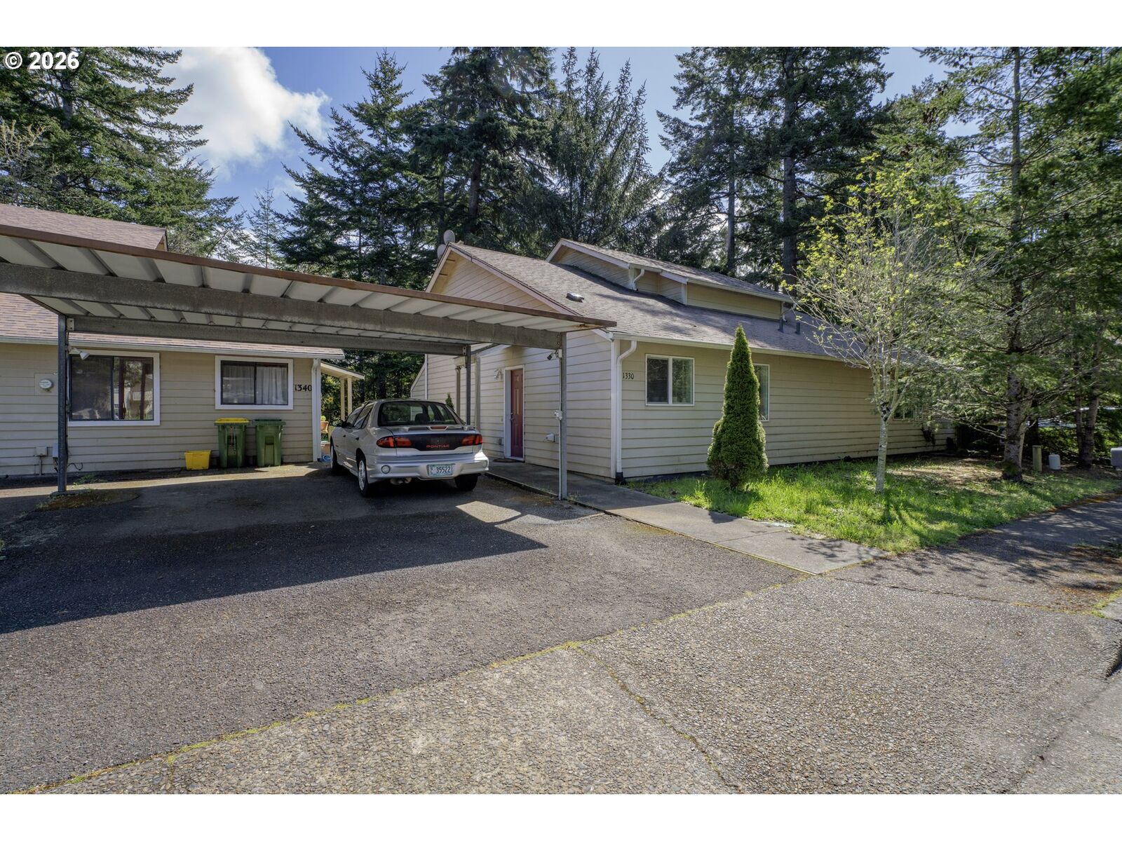 Property Photo: 1320 Spruce St OR 97439