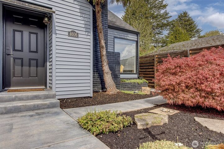 Property Photo:  4606 NE 47th Street  WA 98105 