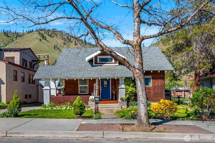 Property Photo:  417  Cottage Avenue  WA 98815 