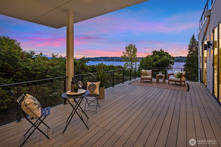 Property Photo: 8243 W Mercer Way WA 98040