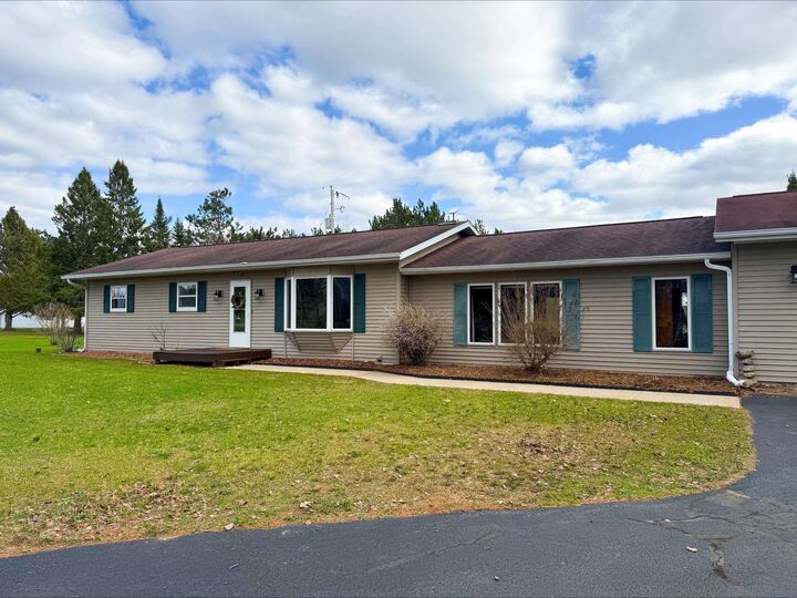 Property Photo:  16633 Orchard Lane  WI 54175 