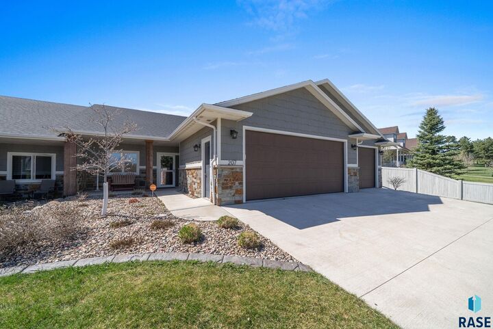 Property Photo:  207 N Pine Lake Dr  SD 57110 