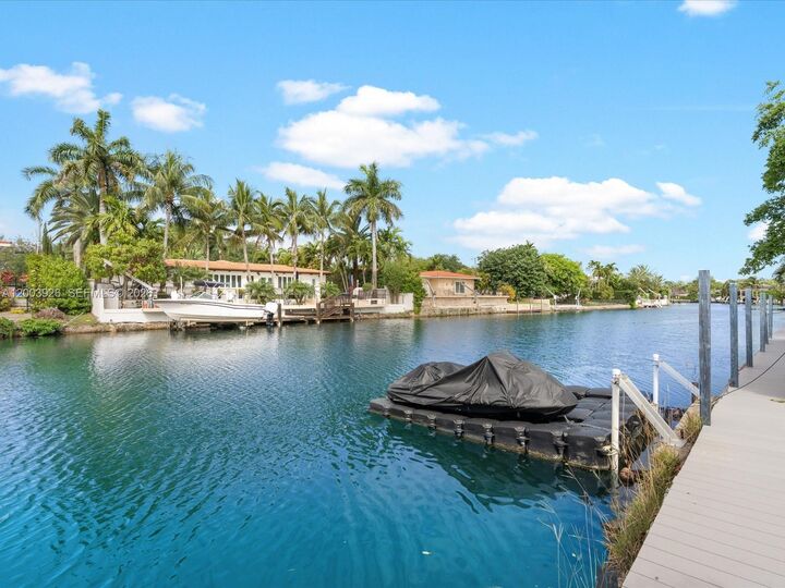 Property Photo:  5000 Riviera Dr  FL 33146 