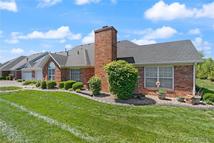 Property Photo:  2414 Magnolia Court  IN 47129 