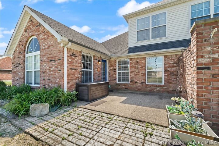 Property Photo:  2414 Magnolia Court  IN 47129 
