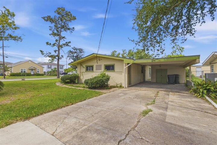 Property Photo:  2224 Clooney Street  LA 70601 