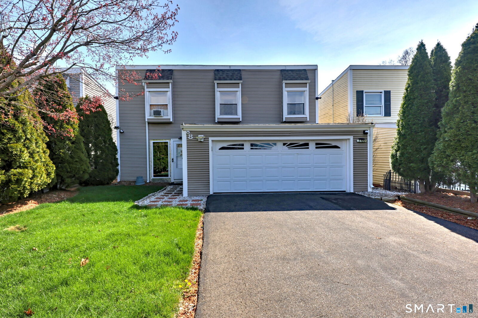 Property Photo:  8 Inverness Square  CT 06457 
