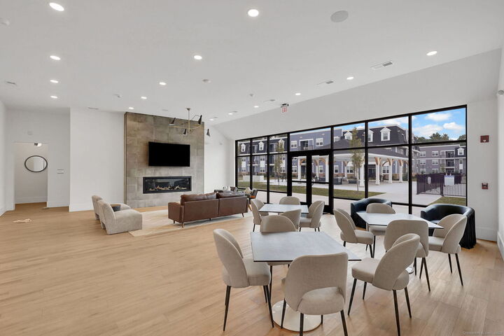 Property Photo:  280 Salmon Brook Street 4304  CT 06035 