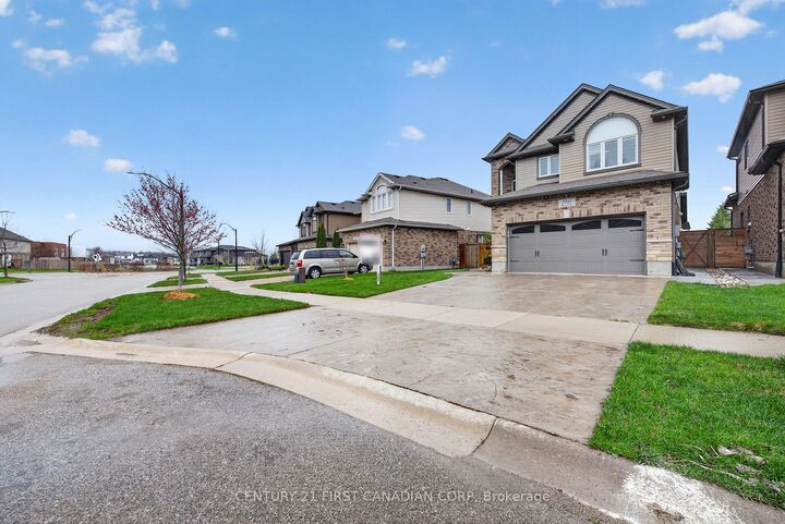 Photo de la propriété:  2344 Buroak Drive  ON N6G 0L1 