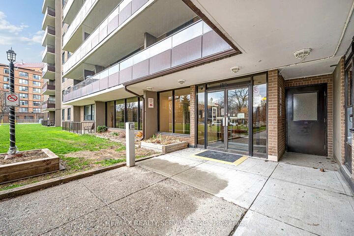 Property Photo:  180 Markham Road 1701  ON M1M 2Z9 