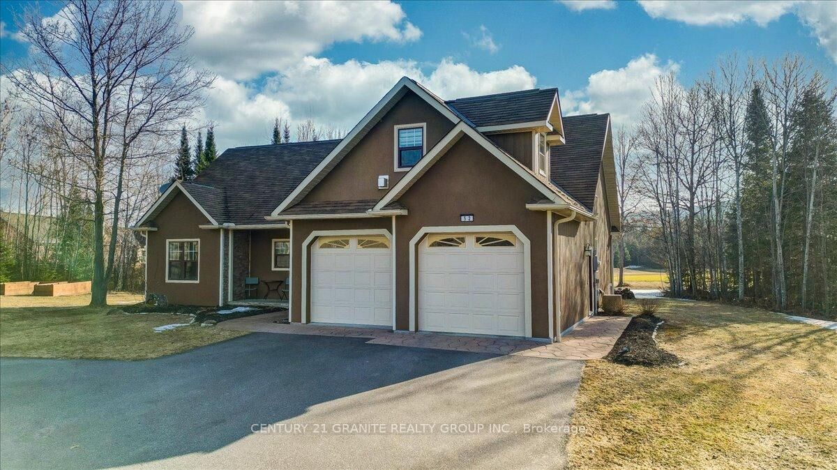 Property Photo: 52 Nicklaus Drive ON K0L 1C0