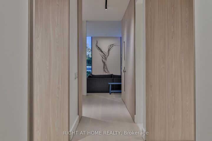 Property Photo: 1 Roxborough Street W 403 ON M4W 2L4