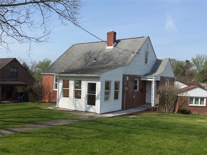 Property Photo:  2467 Allender Ave  PA 15220 