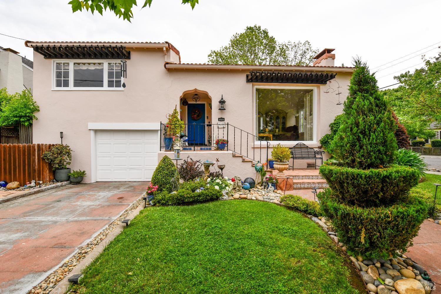 Property Photo:  404 Montgomery Street  CA 94559 