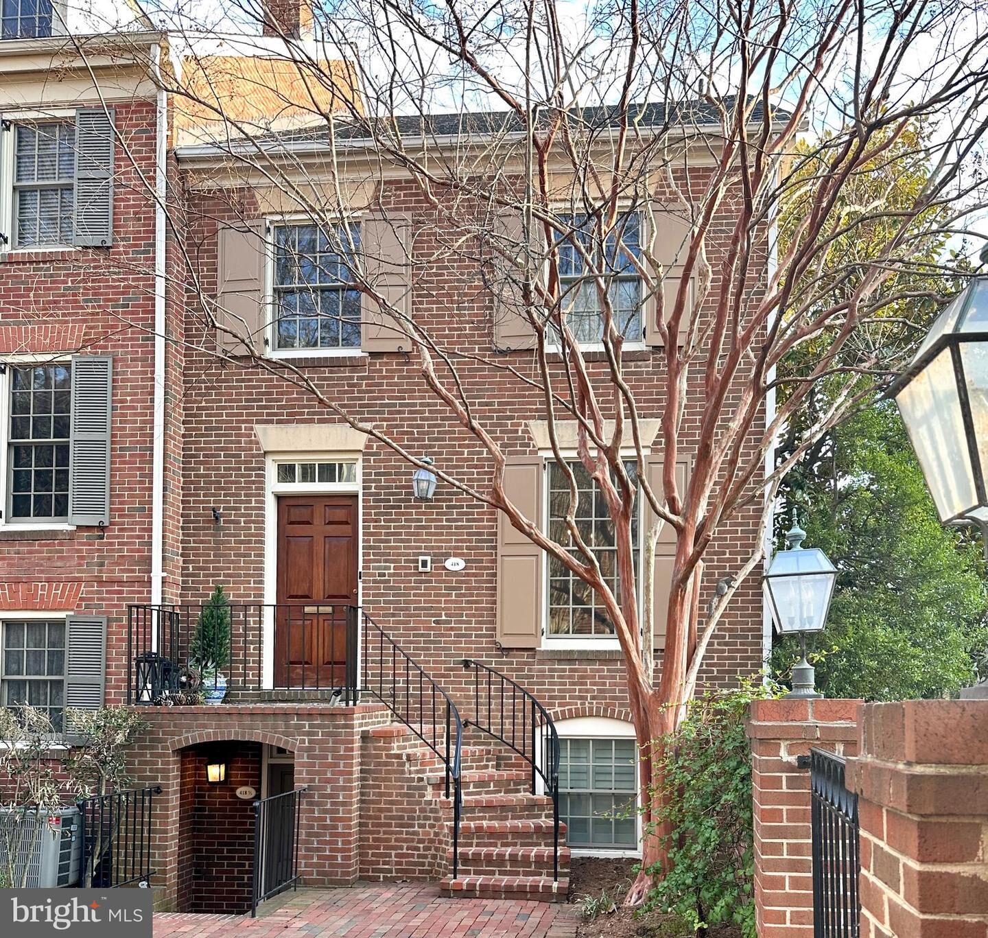 Property Photo:  418 N Saint Asaph Street N  VA 22314 