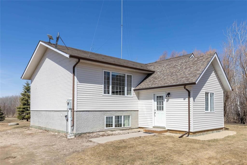 Property Photo:  26106 39 Road East  MB R0A 0W2 