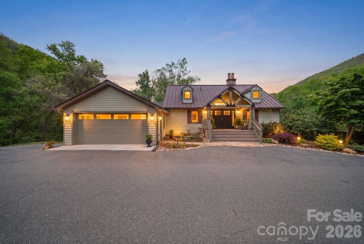 Property Photo:  25 View Ridge Parkway  NC 28748 