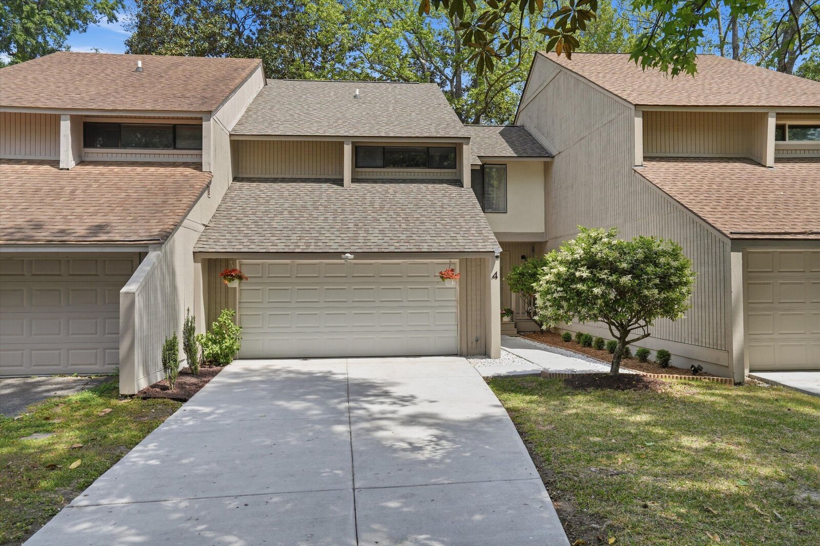 Property Photo:  4 Stallion Court  SC 29407 