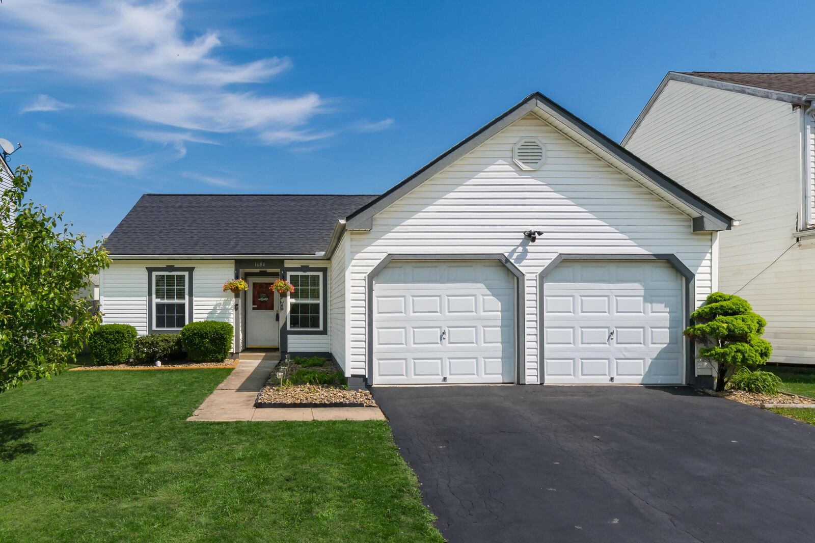 Property Photo:  1684 Eastbrook N Drive  OH 43223 