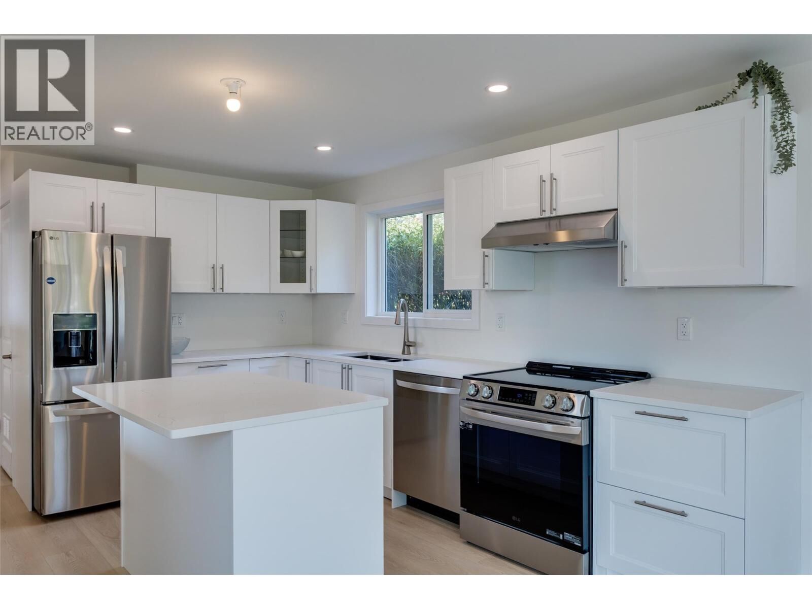 Property Photo: 6711 Hwy 97 South Highway 5 BC V0H 1X9