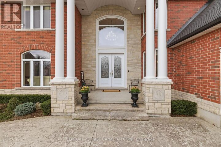 Property Photo:  7222 Clayton Walk 2  ON N6P 1W1 