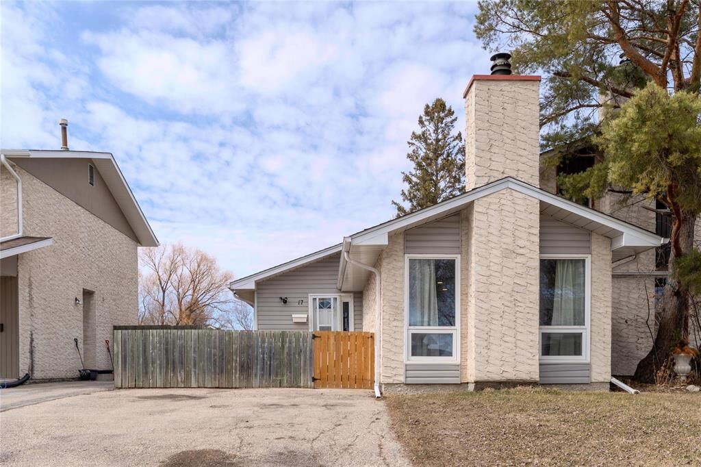 Property Photo:  17 Bret Bay  MB R2G 2C7 