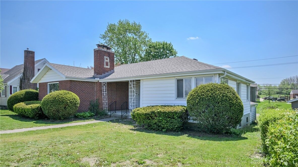 Property Photo: 421 E Main Street OH 43072