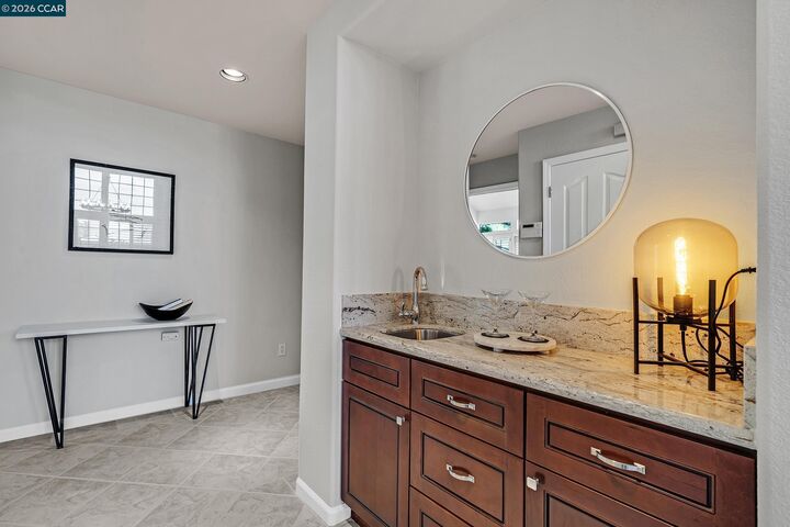 Property Photo:  204 Vista Glen Pl  CA 94553 