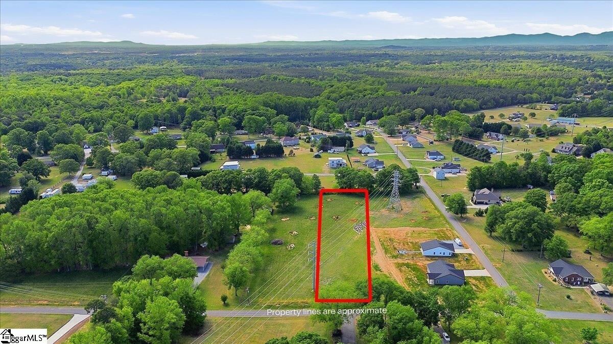 Property Photo:  220 Wedgewood Road  SC 29349 