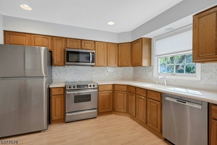 Property Photo:  18 Cable Ct  NJ 07045 