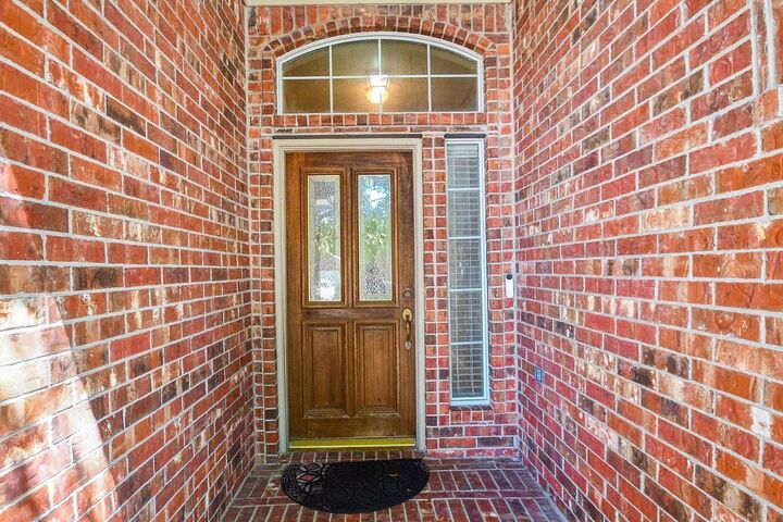 Property Photo:  5823 Knollwood Trail  TX 77373 